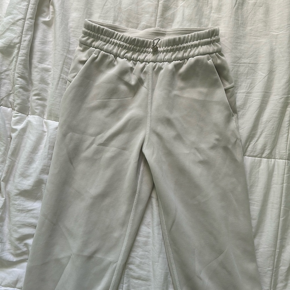 Lululemon white opal Softstreme pant size 2